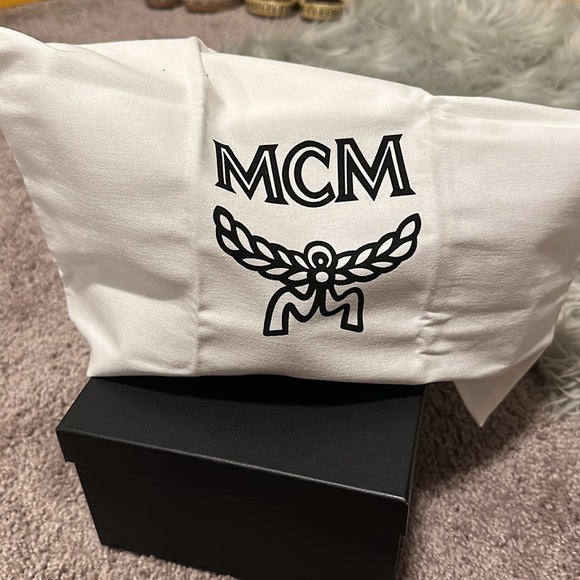 ‼️🔥MCM Monogram Logo Slides🔥‼️ - Picture 5 of 6